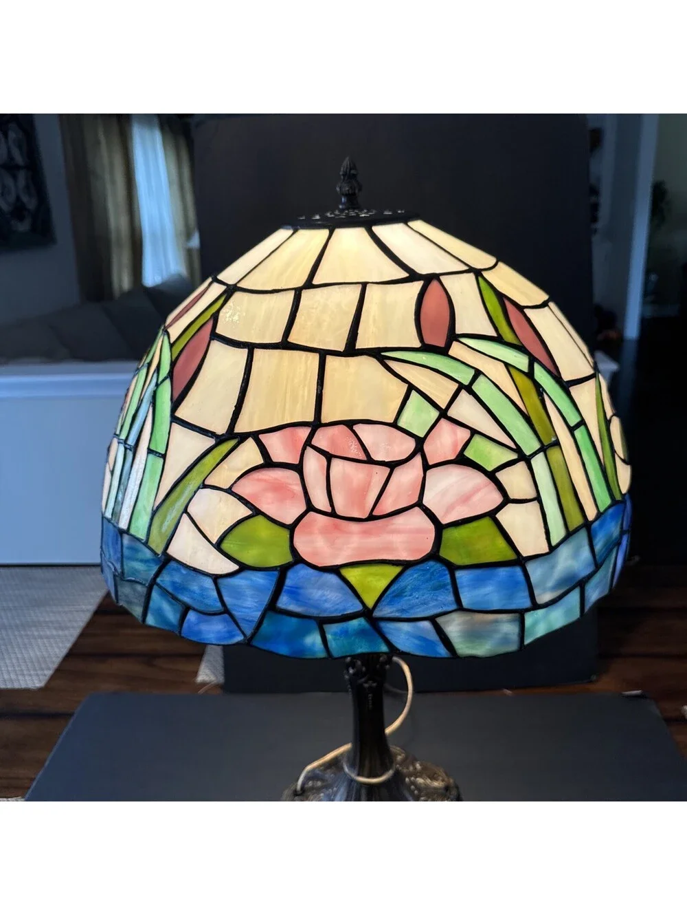 Large Tiffany Style Lily Pad Floral Stained Glass Table Lamp Light 26” H X 17” W